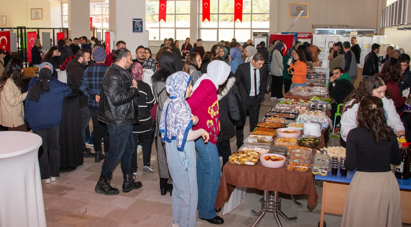 Selçuk Üniversitesinde Filistin halkına destek kermesi